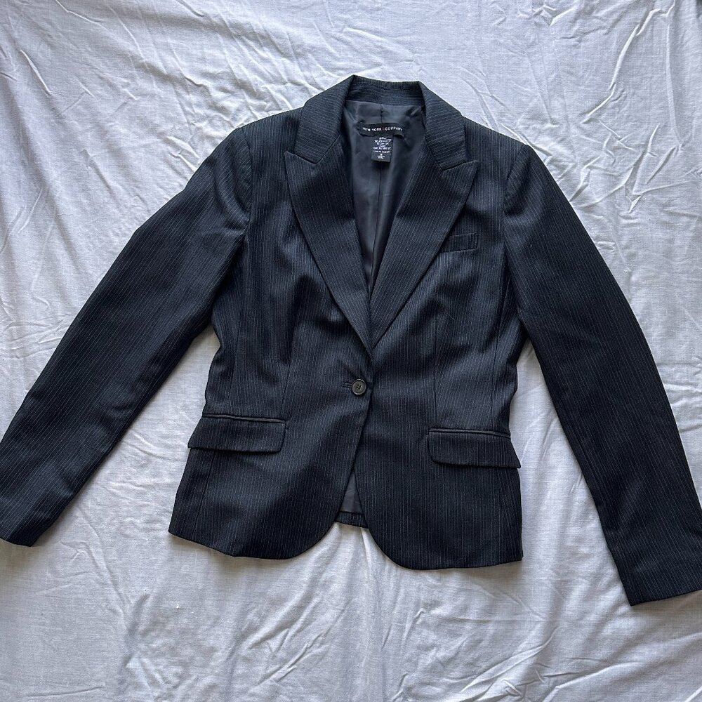 New York & Company Pin Stripe Blazer Size 6